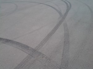 Hoon tyre marks